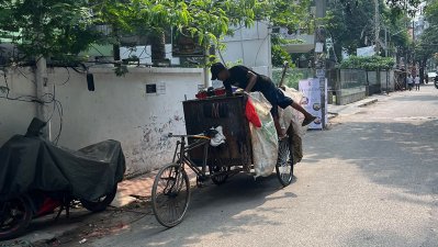 শিশুদের এমন কাজ প্রতিদিনের দৃশ্য (ছবি: প্রতিবেদক)