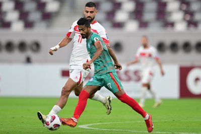 কাতার ও বাংলাদেশের মধ্যে বল দখলের লড়াই
