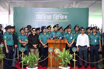 ঈদকে কেন্দ্র করে নিরাপত্তা পরিকল্পনার কথা সাংবাদিকদের জানান ডিএমপি কমিশনার হাবিবুর রহমান