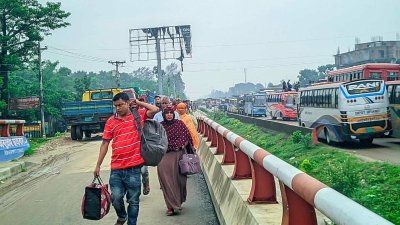 রংপুরে ৭ ঘণ্টা ধরে তীব্র যানজট, বাড়ি ফেরা অনিশ্চিত