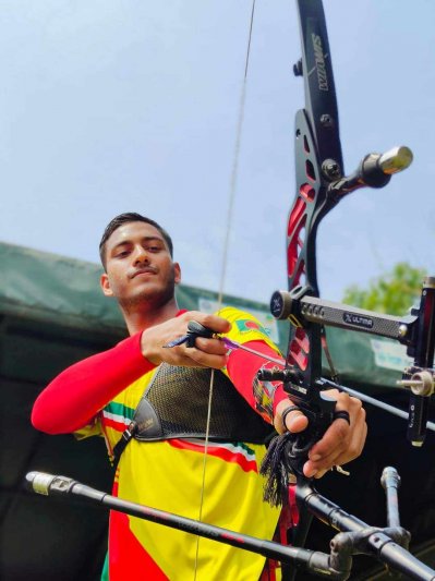 তীর-ধনুক হাতে সাগর