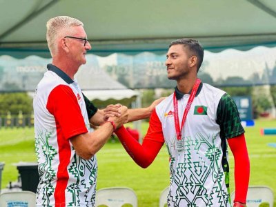 কোচ ফ্রেডরিকের সঙ্গে সাগর