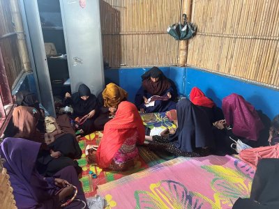 ন্যাপকিন বানানো, সেলাইয়ের মতো নানা কাজেও প্রশিক্ষণ দেওয়া হচ্ছে রোহিঙ্গা নারীদের