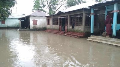 দুই বছর আগের ভয়াবহ বন্যার কথা মনে করিয়ে দিচ্ছে এবারের পানি