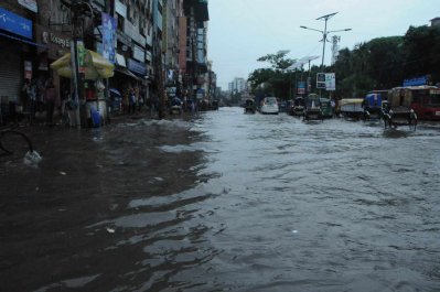 অল্প বৃষ্টিতেই রাজধানীতে জলাবদ্ধতা সৃষ্টি হয়