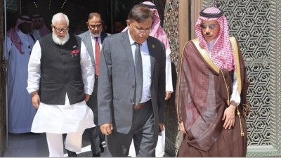 পররাষ্ট্রমন্ত্রী পর্যায়ে দ্বিপাক্ষিক বৈঠকে সৌদি পররাষ্ট্রমন্ত্রী প্রিন্স ফয়সাল বিন ফারহানের সঙ্গে বাংলাদেশের পররাষ্ট্রমন্ত্রী ড. হাছান মাহমুদ ও অন্যরা