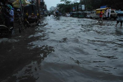 বর্ষা এলেই রাজধানীতে সৃষ্টি হয় জলাবদ্ধতা (ছবি: নাসিরুল ইসলাম)