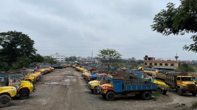 পার্কের জায়গায় ট্রাকস্ট্যান্ড