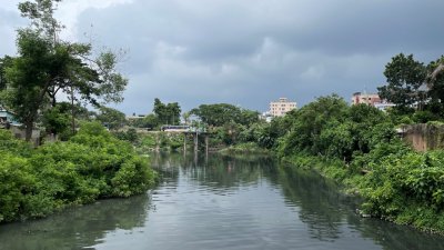এই স্লুইচগেট দিয়ে রিটেনশন পন্ডের পানি তুরাগ নদীতে গিয়ে পড়ে
