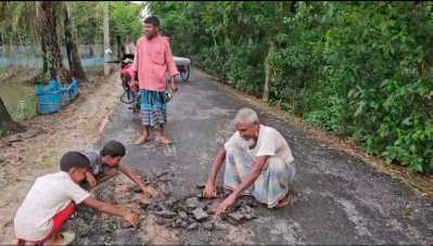 নির্মাণের ১০ দিনের মধ্যেই উঠে যাচ্ছে সড়কের পিচ