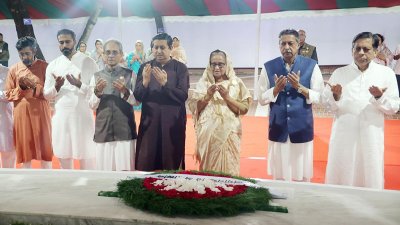 মোনাজাতে অংশ নেন প্রধানমন্ত্রী