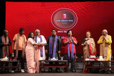 লোক নাট্যদল পদক পেলেন ৬ নাট্যজন