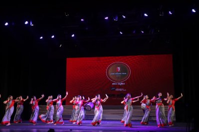 লোক নাট্যদল পদক পেলেন ৬ নাট্যজন