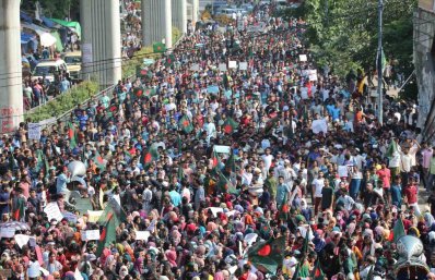 কোটাবিরোধী আন্দোলনকারীরা রবিবার রাজধানীর বিভিন্ন গুরুত্বপূর্ণ মোড়ে অবরোধ পালন করে (ছবি: ফোকাস বাংলা)