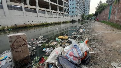 দখলে-দুষণে পর্যুদস্ত বাইশটেকী খাল