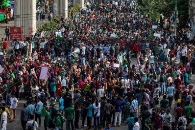 শাহবাগে কোটাবিরোধী আন্দোলনকারীদের অবরোধ (ছবি: সাজ্জাদ হোসেন)