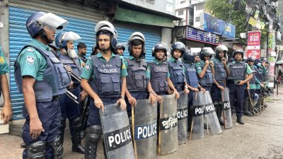 সায়েন্সল্যাবে ‘ব্লকেড’ করতে পারলেন না শিক্ষার্থীরা