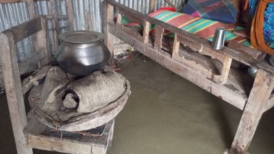 উজানে কমছে, ভাটিতে এখনও হাজারো পরিবার পানিবন্দি