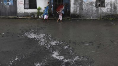এখনও পানির নিচে রাজধানীর অনেক এলাকা