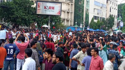 শাহবাগে আন্দোলনকারীরা (ছবি: বাংলা ট্রিবিউন)