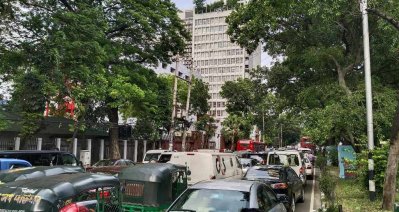 গুলিস্তান সংলগ্ন সব রাস্তায় তৈরি হয় যানজট (ছবি: কবির হোসেন)