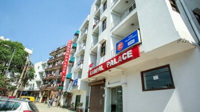এই রামপাল প্যালেস হোটেল থেকেই মধ্যরাতে তুলে নিয়ে যাওয়া হয় দুই অভিযুক্তকে