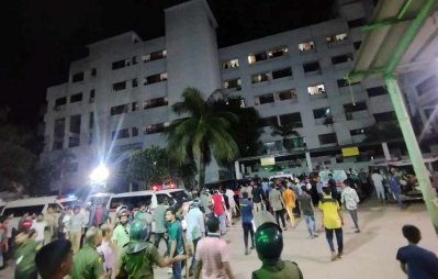 ঢাকা মেডিক্যাল কলেজ হাসপাতালে ঢুকে হামলা চালিয়েছে ছাত্রলীগ (ছবি: আতিক হাসান শুভ)