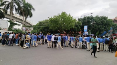 ফার্মগেটে শিক্ষার্থীরা (ছবি: আরমান ভূঁইয়া)