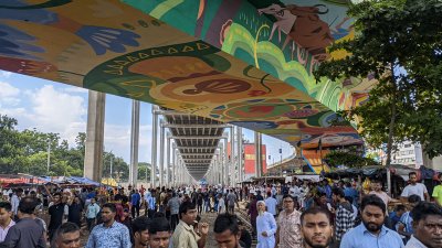 মহাখালীতে রেললাইন অবরোধ শিক্ষার্থীদের (ছবি: সংগৃহীত)