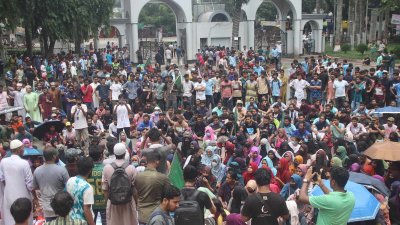 একাত্মতা প্রকাশ করে ইবি শিক্ষিকা বললেন ‘যৌক্তিক আন্দোলনে তোমাদের সঙ্গে আছি’