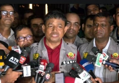 বিএনপির কেন্দ্রীয় কার্যালয়ে অভিযান, শতাধিক ককটেল ও অস্ত্র উদ্ধারের দাবি
