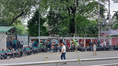 প্রেসক্লাবের সামনে পুলিশের অবস্থান