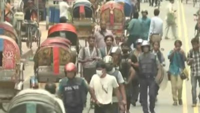 সায়েন্স ল্যাব থেকে ছয় শিক্ষার্থী আটক
