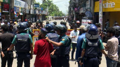 বরিশালে পুলিশের লাঠিচার্জে আন্দোলন পণ্ড, আহত অনেকে