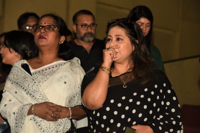 ব্যানার, ফেস্টুন ও প্ল্যাকার্ড হাতে বিটিভিতে শিল্পীরা
