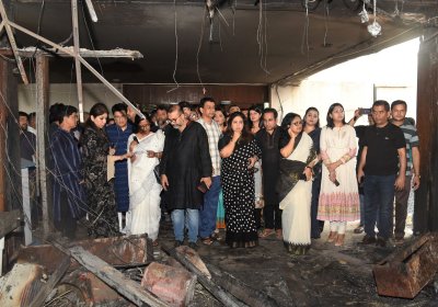 ব্যানার, ফেস্টুন ও প্ল্যাকার্ড হাতে বিটিভিতে শিল্পীরা