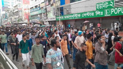 মিরপুরে শিক্ষার্থীদের দাবির সমর্থনে বিক্ষোভ মিছিল (ছবি: জুবায়ের আহমেদ)