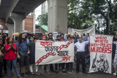 প্রেস ক্লাবের সামনে থেকে শহীদ মিনারের আসে &lsquo;দ্রোহযাত্রা&rsquo; (ছবি: সাজ্জাদ হোসেন)