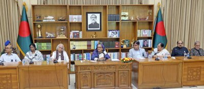 পেশাজীবী সমন্বয় পরিষদের কেন্দ্রীয় নেতাদের সঙ্গে বৈঠকে প্রধানমন্ত্রী শেখ হাসিনা (ছবি: ফোকাস বাংলা)