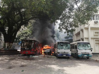 বিএসএমএমইউ হাসপাতালে ভাঙচুর-অগ্নিসংযোগ (ছবি: নাসিরুল ইসলাম)