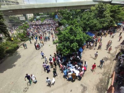 শাহবাগে বিক্ষোভকারীরা (ছবি: আতিক হাসান শুভ)