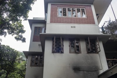 ধানমন্ডি ৩২ এখন ধ্বংসস্তূপ