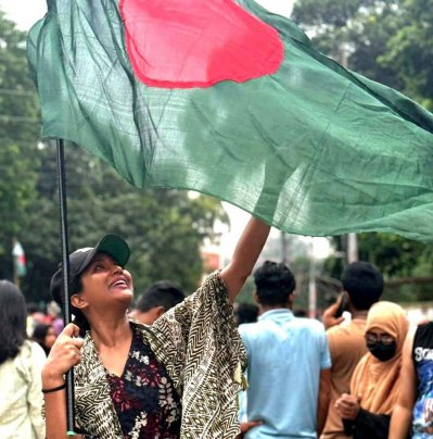 জাকিয়া বারী মম