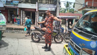 ট্রাফিক নিয়ন্ত্রণে ফায়ার সার্ভিস