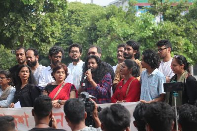 শহীদ মিনারে শিল্পীরা, চাইলেন সৃষ্টির স্বাধীনতা