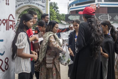 এখনও রাজপথে শিক্ষার্থীরা
