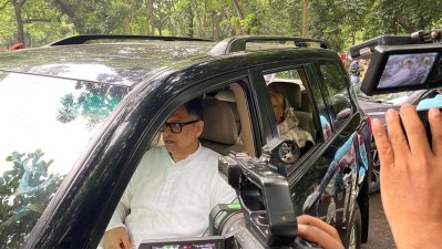 যমুনায় প্রবেশ করছেন বিএনপি নেতা সালাউদ্দিন আহমেদ ও সেলিমা রহমান