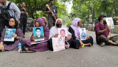 নিখোঁজ ব্যক্তিদের খোঁজ দাবি করেন তাদের স্বজনরা (ছবি: আরমান ভূঁইয়া)