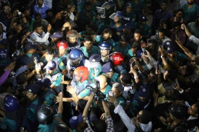 আদালতে সালমান এফ রহমান ও আনিসুল হক (ছবি: নাসিরুল ইসলাম)
