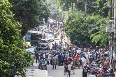 শুক্রবার মোড়ে জিজ্ঞাসাবাদ করা হচ্ছে পথচারীদের